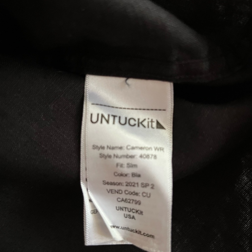 Untuckit Men’s Black Classic Short-Sleeve Coufran Shirt - Picture 7 of 7